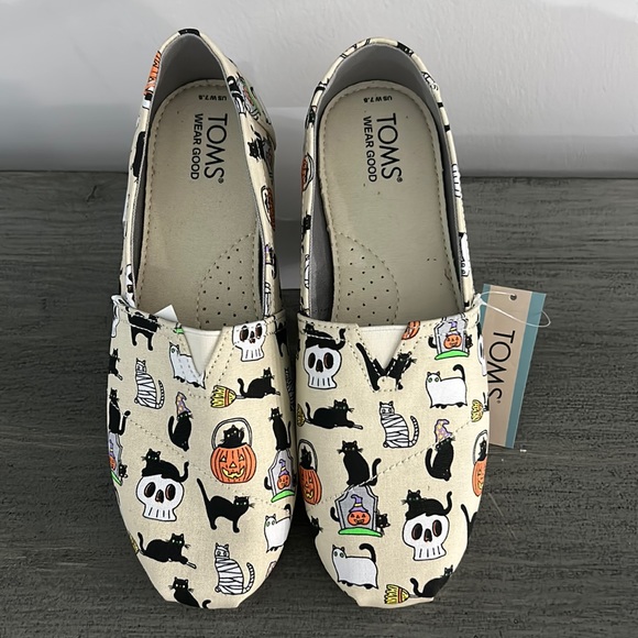 NWT Toms Halloween Black Cats Pumpkins Skulls Slip On Size 7.5 - Picture 4 of 7